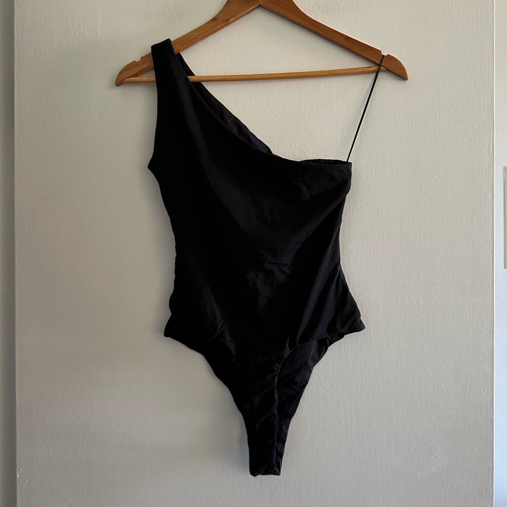 Superdown Black Cut Out One Shoulder Bodysuit Size Small EUC - Picture 4 of 6